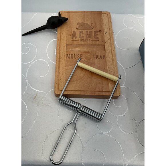 Oh Snap Cheese Board & Slicer Mouse Trap Design - Picture 1 of 5